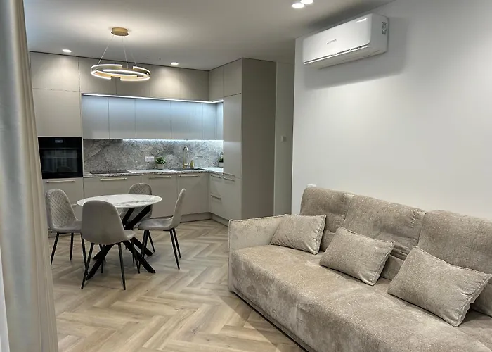 Lakeview Park Apartment, Self Check-in, Free Parking *